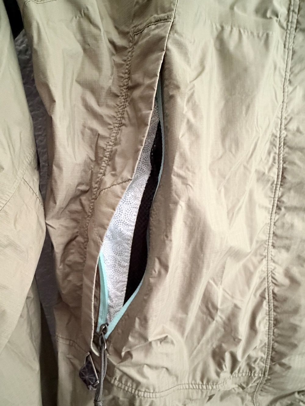 The North Face Venture HyVent 2.5L Rain Jacket with Mint Green Accents Medium - Picture 5 of 14